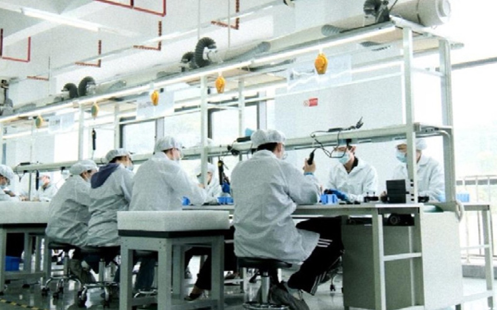 Assembly floor at the head plant